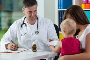 Levar o filho ao médico conta como falta no trabalho?